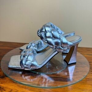 Marc Fisher LTD Hammy Sandal - silver - size 6